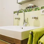 Snug 3 - Traumhafter Seeblick, 2 Zi Apartment, Garten & Terrasse Apartament